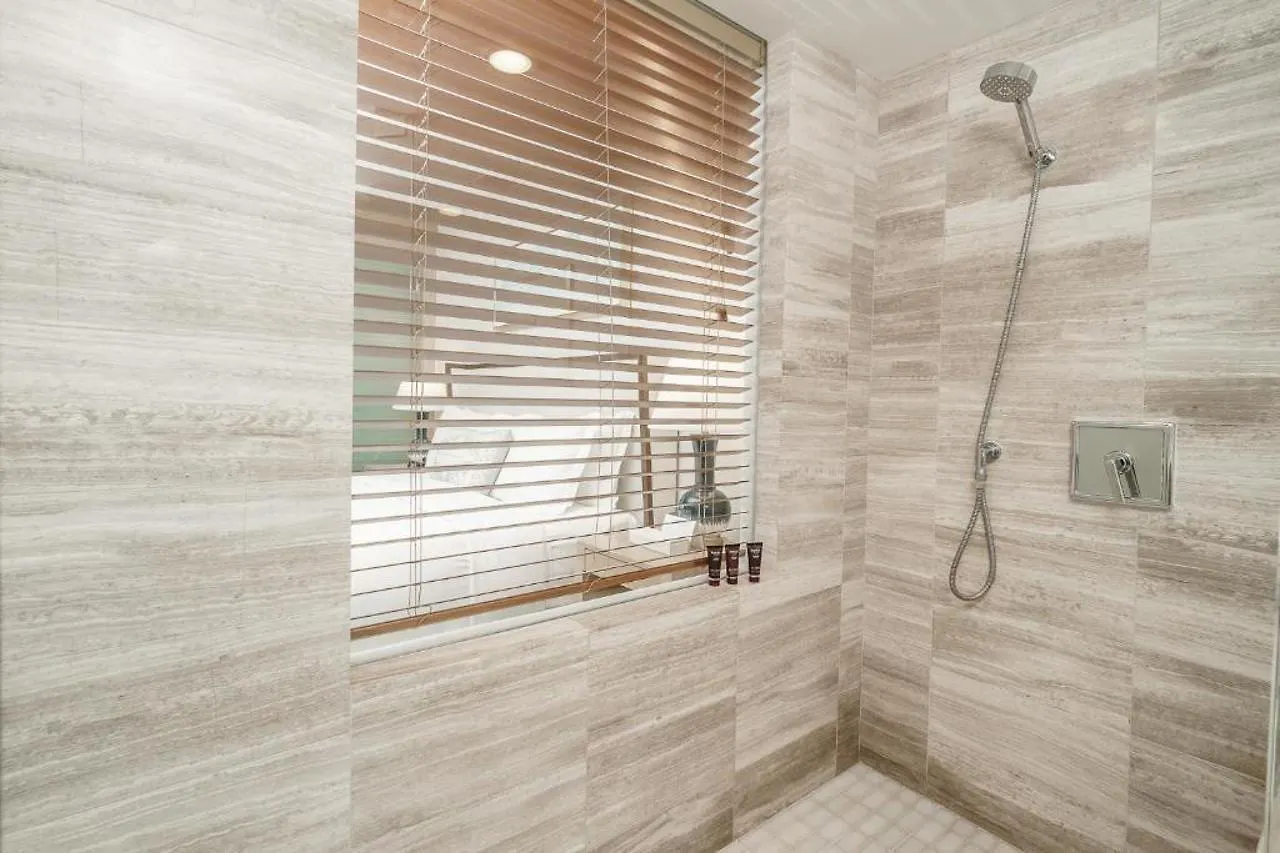 Real Select At The Ritz Carlton Residences, Waikiki Отель 5*
