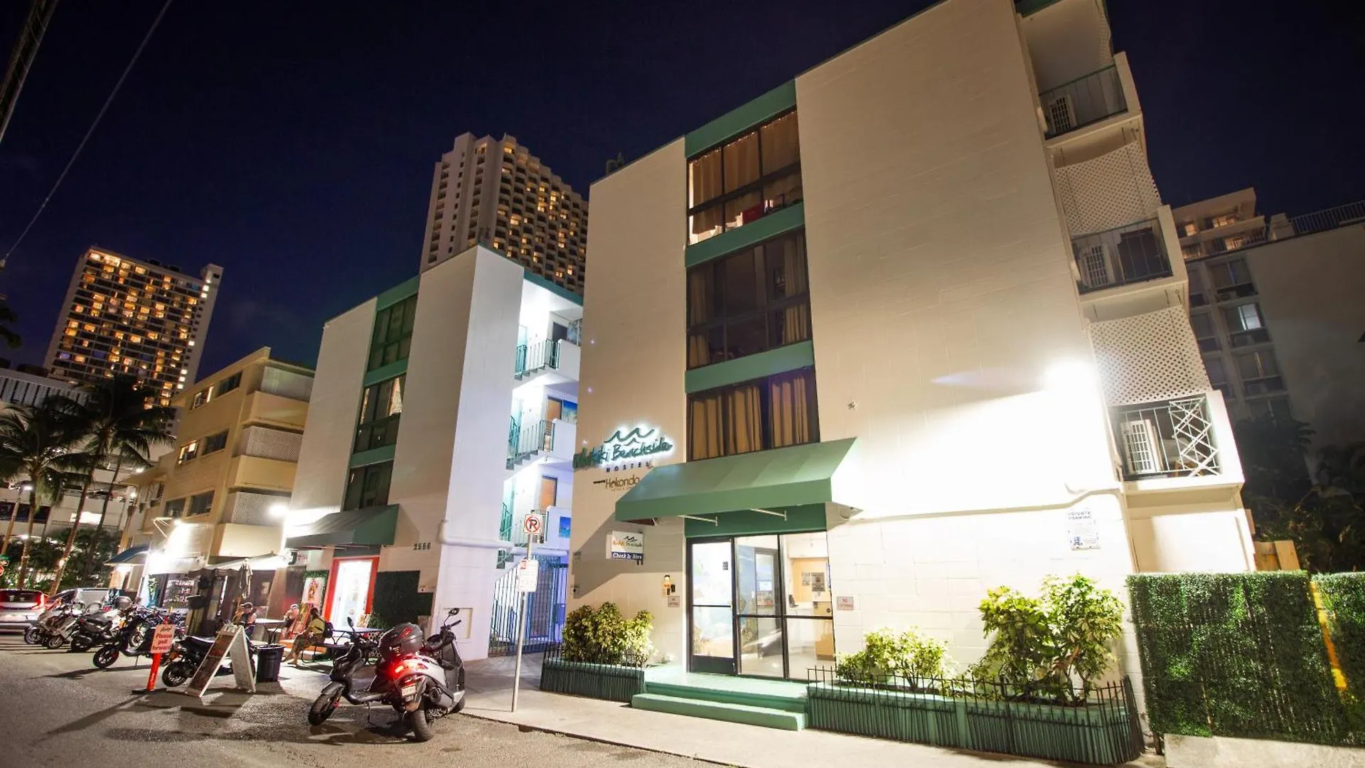 Waikiki Beachside Hostel *
