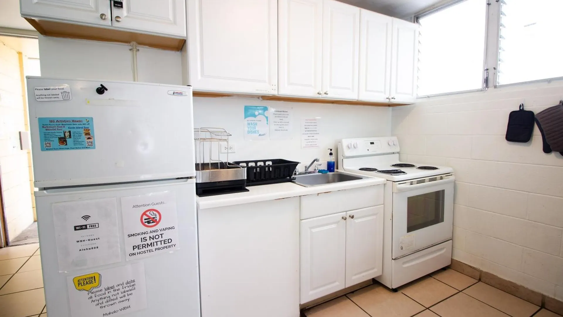 Waikiki Beachside Hostel