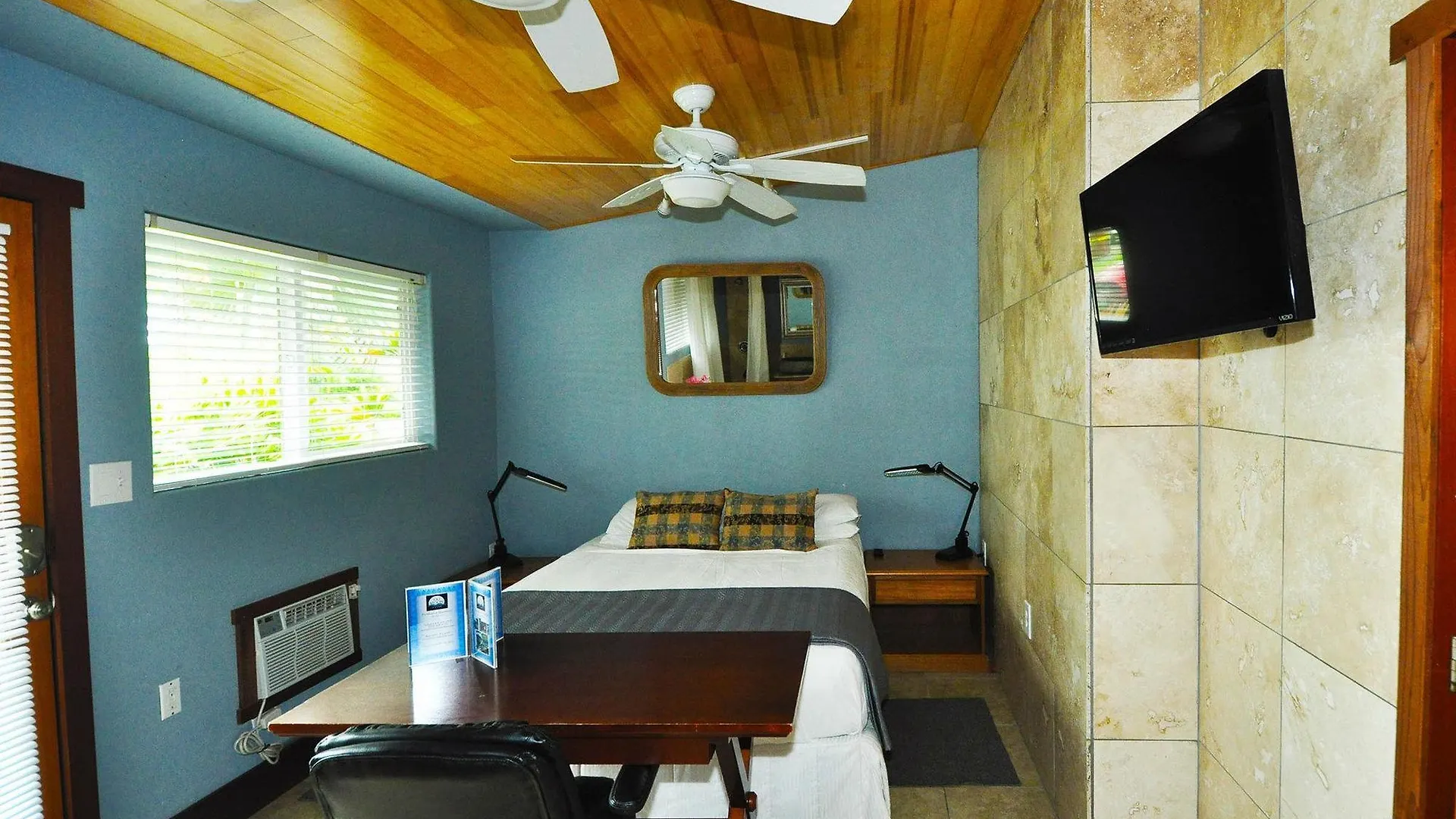 Villa Tiki Moon