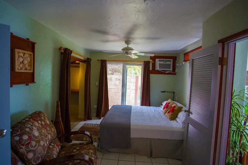 Villa Tiki Moon *