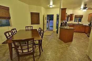 Hale Maluhia Отель 4*