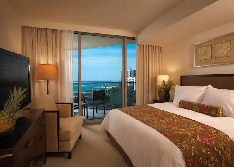 Jet Luxury At The Trump Waikiki Hotel Oahu