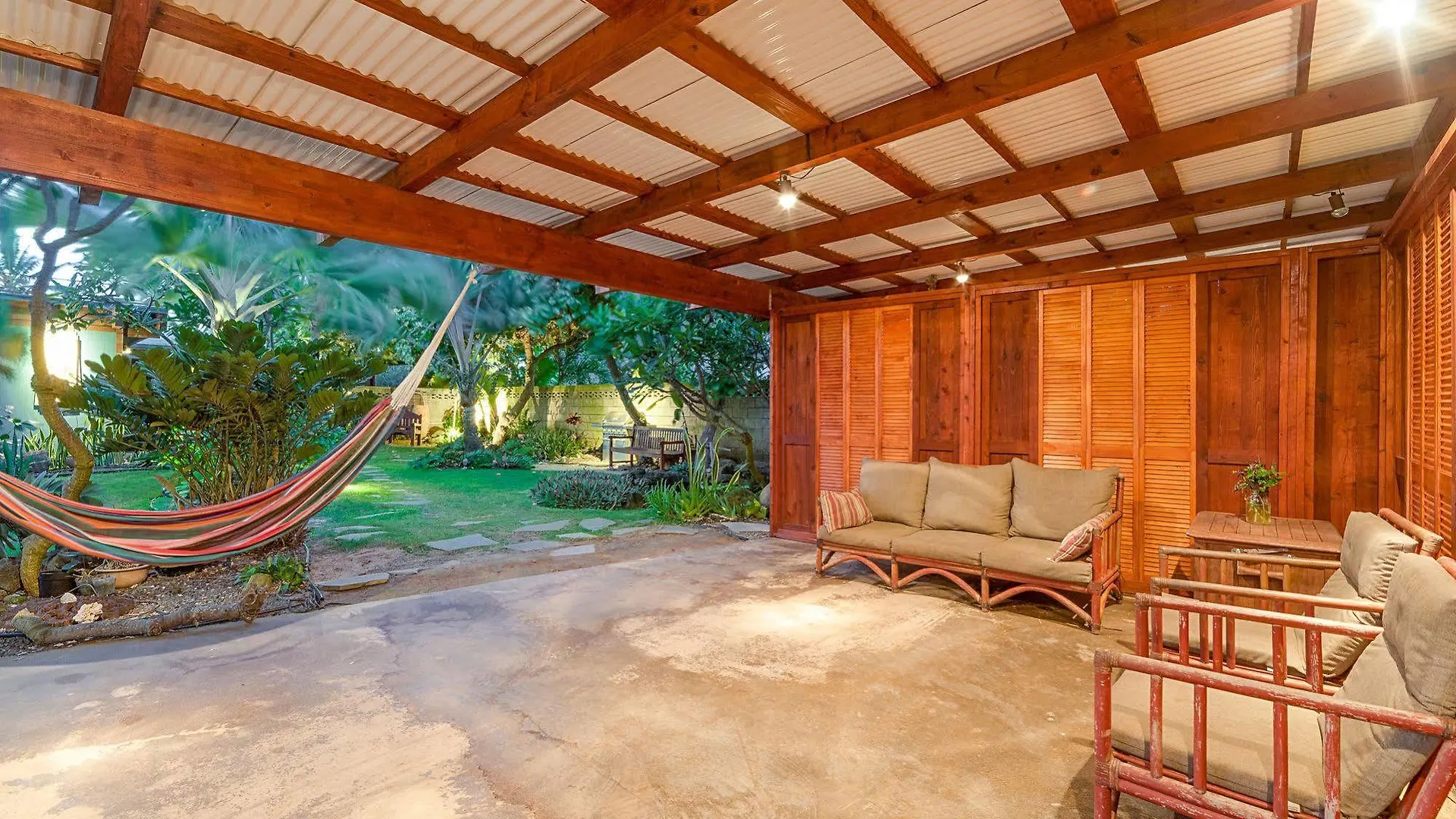 Villa Tiki Moon