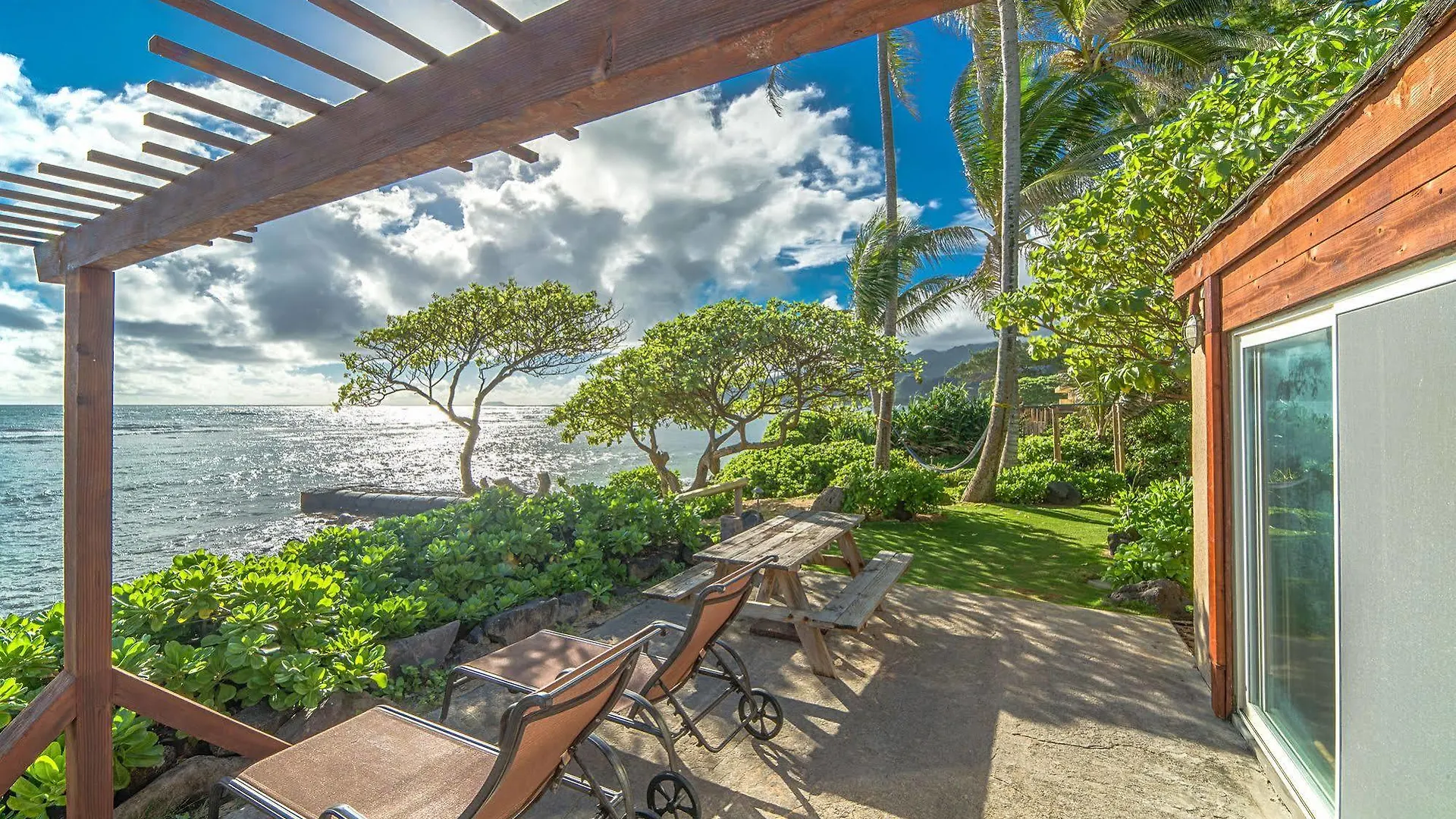 Tiki Moon Villa