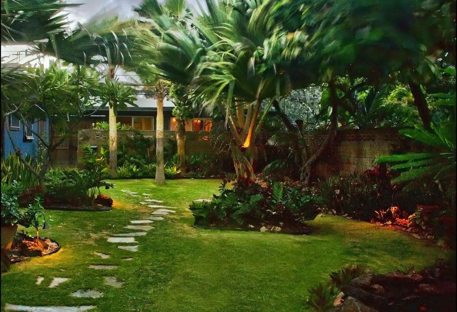 Tiki Moon * Oahu