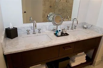 Jet Luxury At The Trump Waikiki Hotel Oahu
