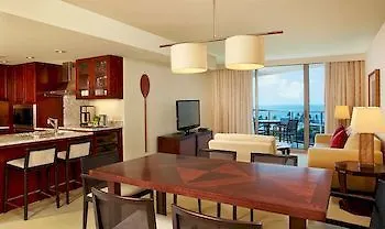Jet Luxury At The Trump Waikiki Hotel Oahu