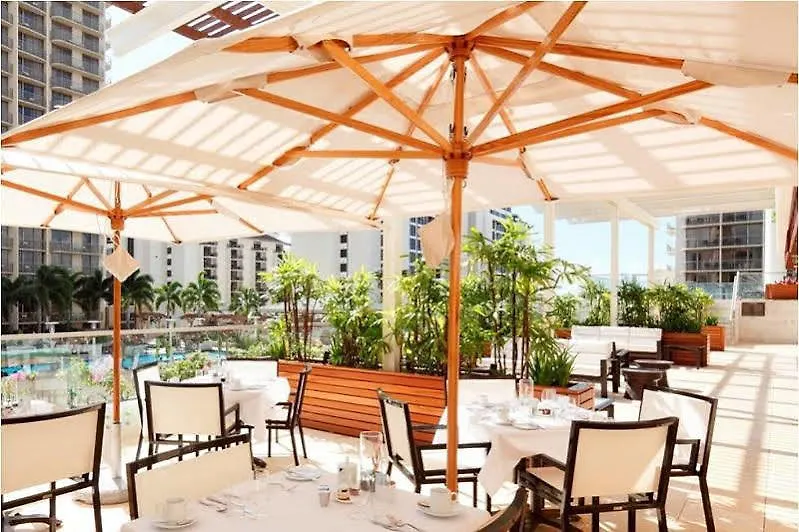 Jet Luxury At The Trump Waikiki Hotel Oahu
