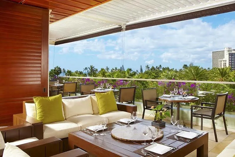 Jet Luxury At The Trump Waikiki Hotel Oahu