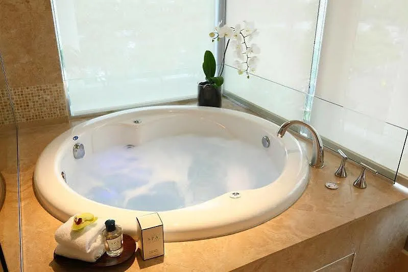 Jet Luxury At The Trump Waikiki 5* Oahu
