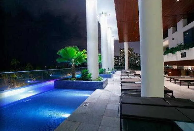 Jet Luxury At The Trump Waikiki Hotel Oahu