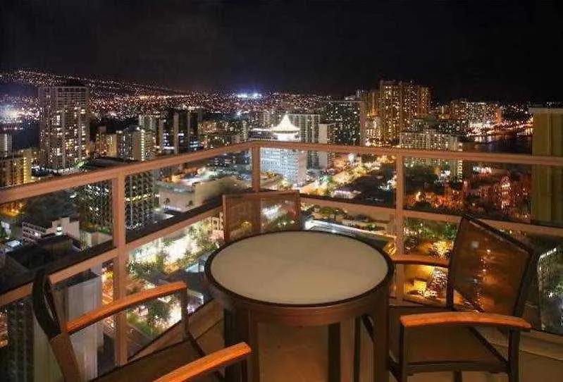 Jet Luxury At The Trump Waikiki Hotel Oahu