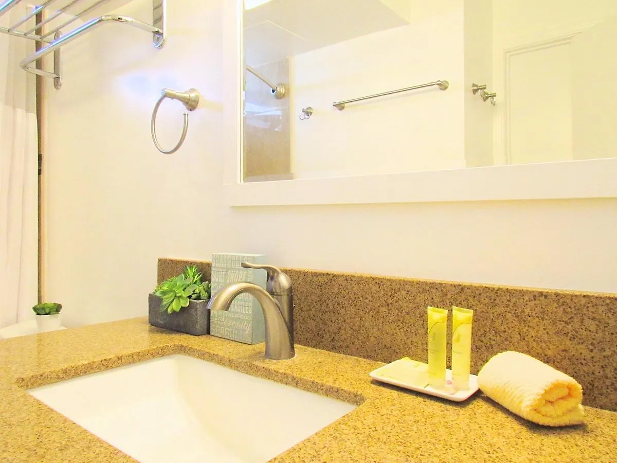 Waikiki Banyan Ocean View Apartment Oahu