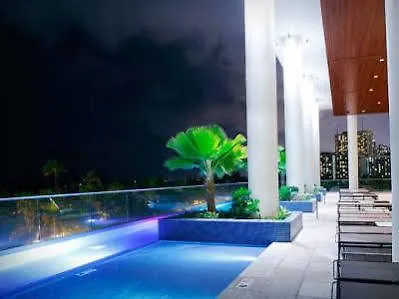 Jet Luxury At The Trump Waikiki Oahu